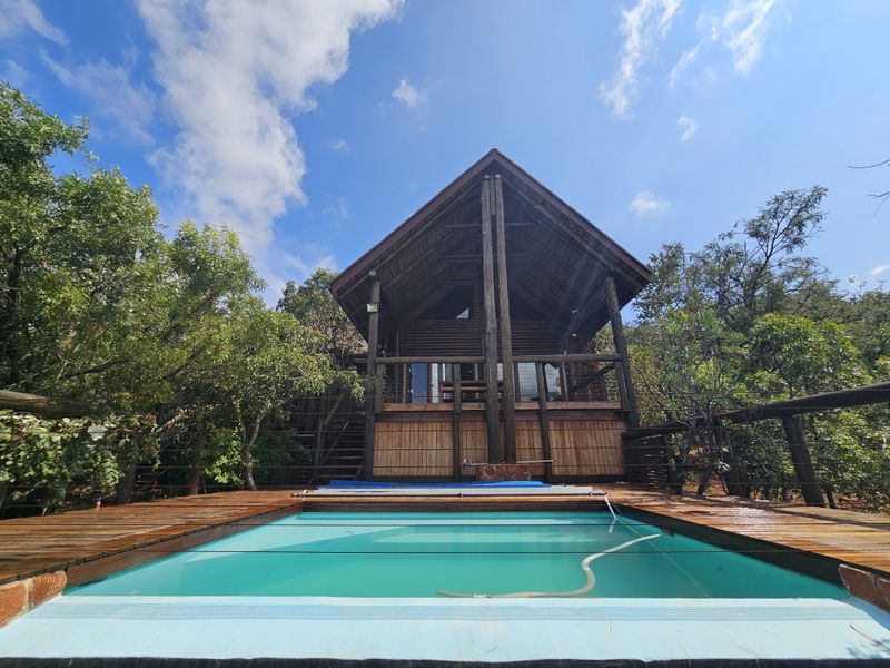 Exclusive Boschhoek Mountain Estate Sanctuary — Main Residence plus Two Private Chalets - Photo 2