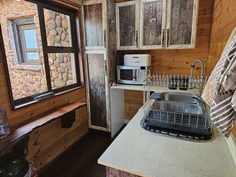 Exclusive Boschhoek Mountain Estate Sanctuary — Main Residence plus Two Private Chalets - Photo 9