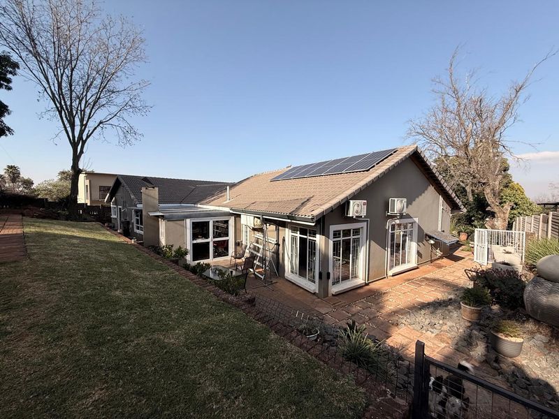 4 Bedroom 3 Bathroom Family Mountain View House - Photo 6