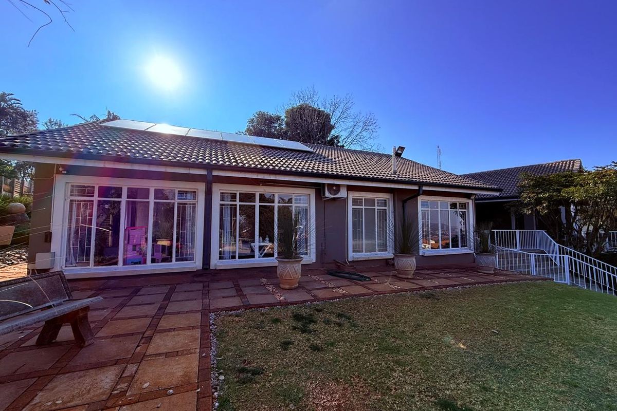 4 Bedroom 3 Bathroom Family Mountain View House - Photo 5