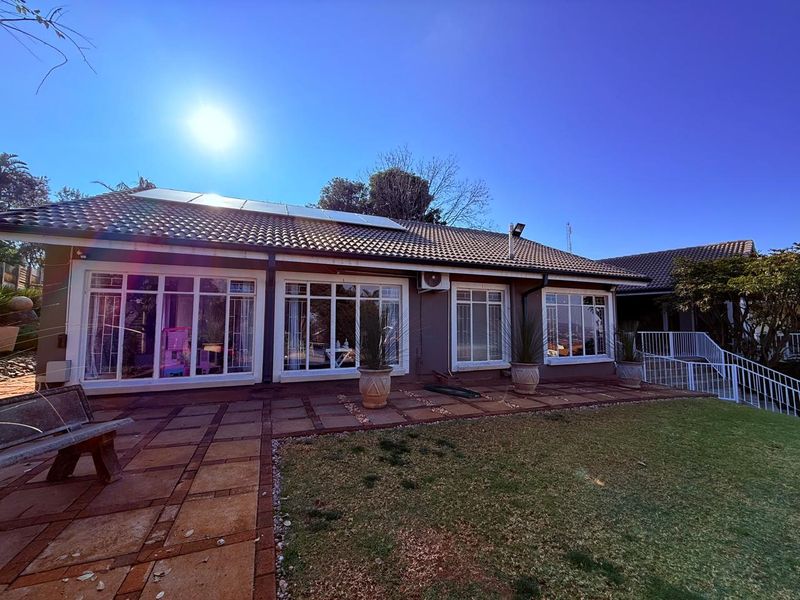 4 Bedroom 3 Bathroom Family Mountain View House - Photo 5