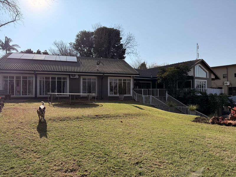 4 Bedroom 3 Bathroom Family Mountain View House - Photo 3