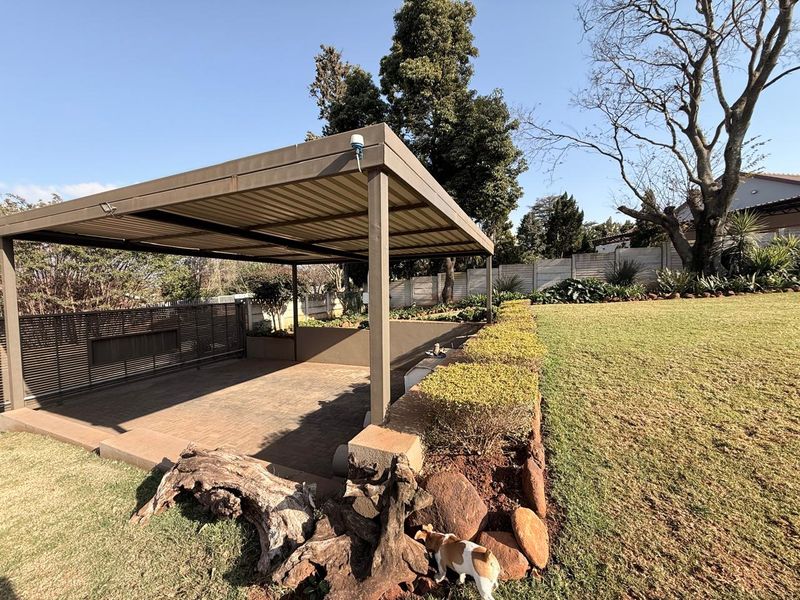 4 Bedroom 3 Bathroom Family Mountain View House - Photo 10