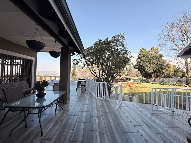 4 Bedroom 3 Bathroom Family Mountain View House - Photo 2