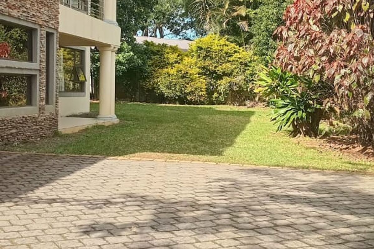 8 Bedroom House for Sale  In Eshowe - Photo 2