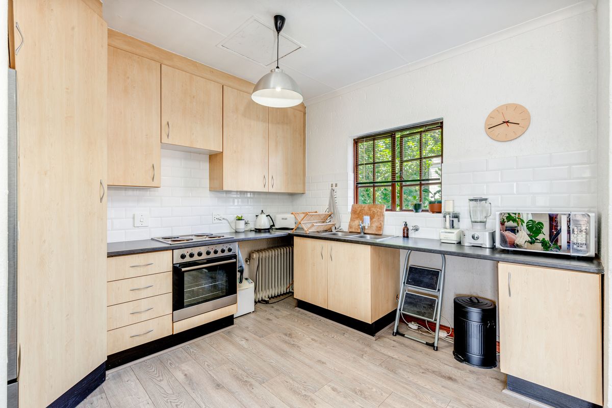 Cozy Apartment Gem - Photo 4