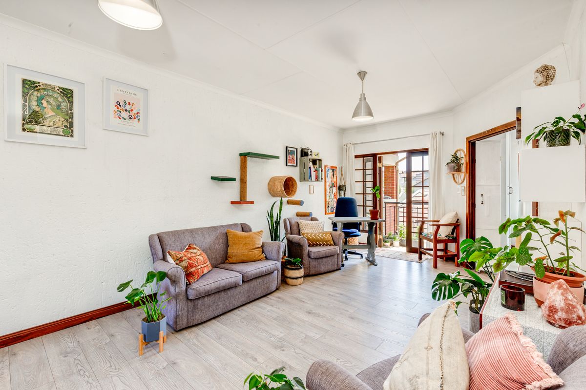 Cozy Apartment Gem - Photo 5