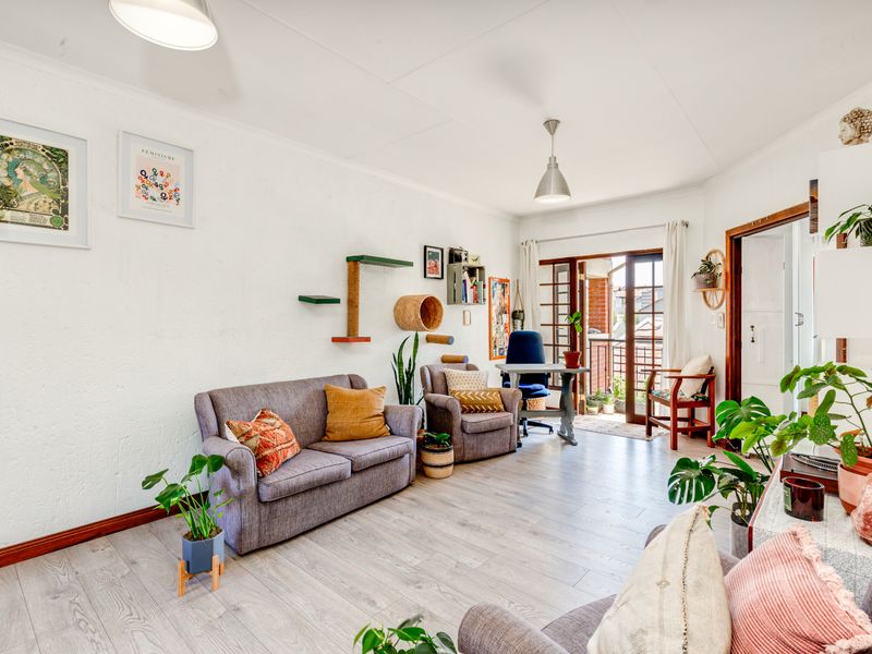 Cozy Apartment Gem - Photo 5