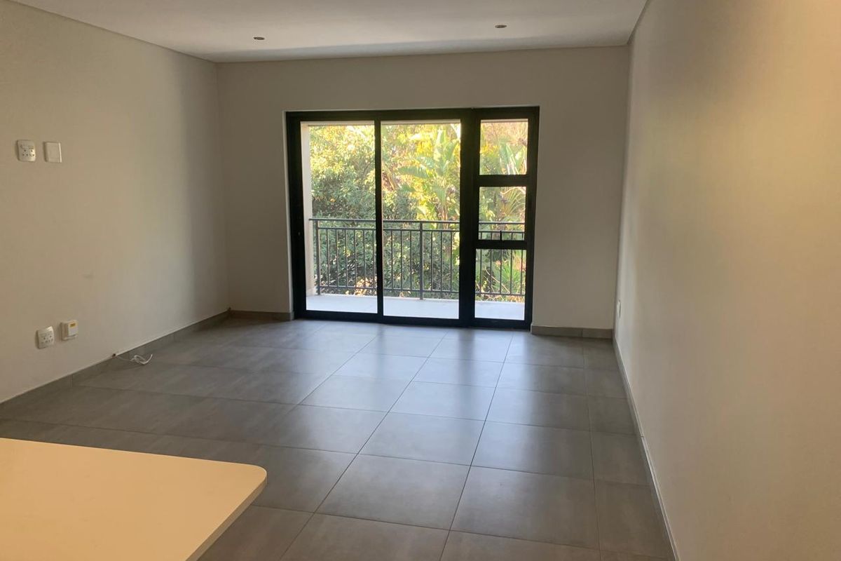 3 Bedroom 2 Bathroom Top Floor Modern Apartment - Photo 4