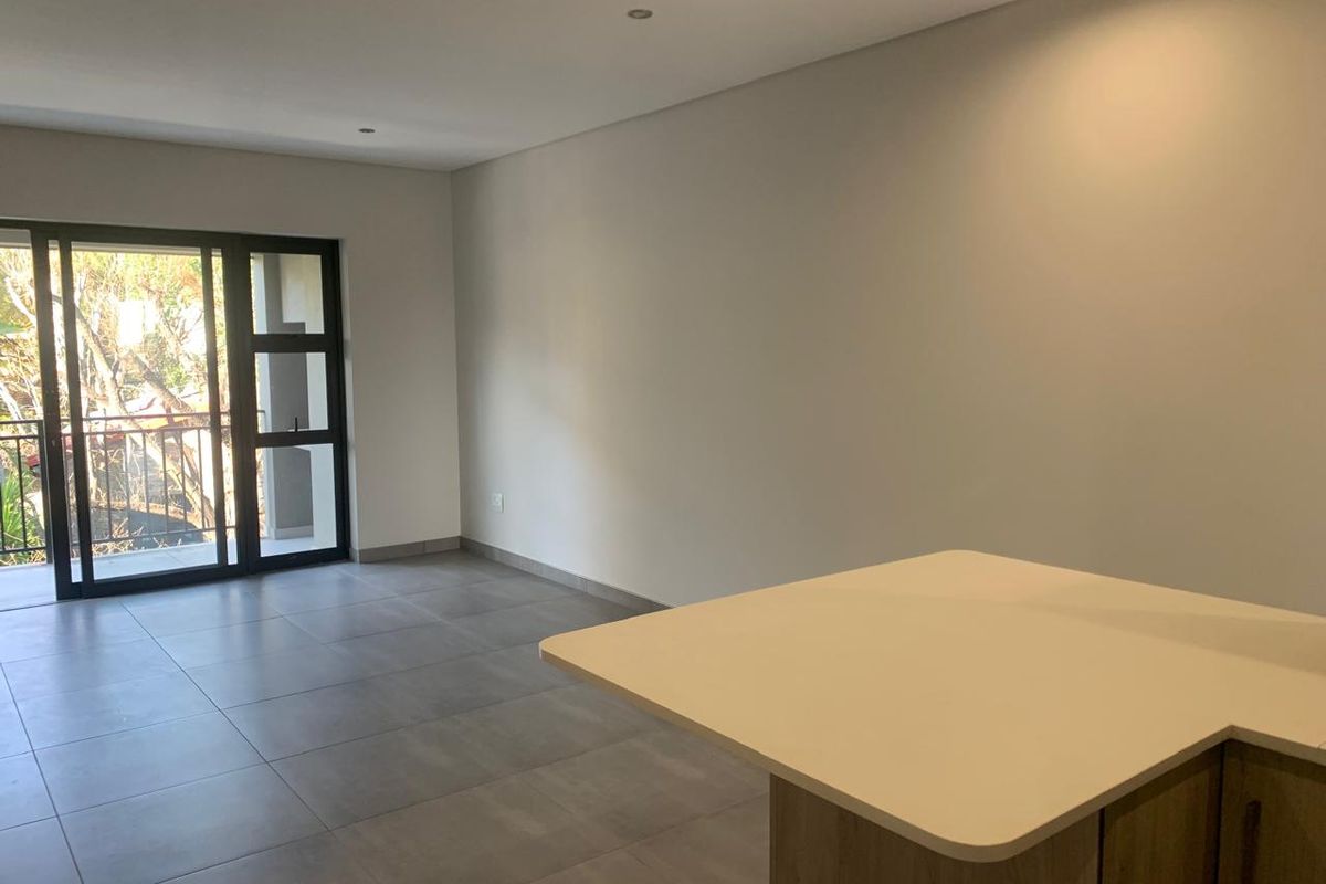 3 Bedroom 2 Bathroom Top Floor Modern Apartment - Photo 3