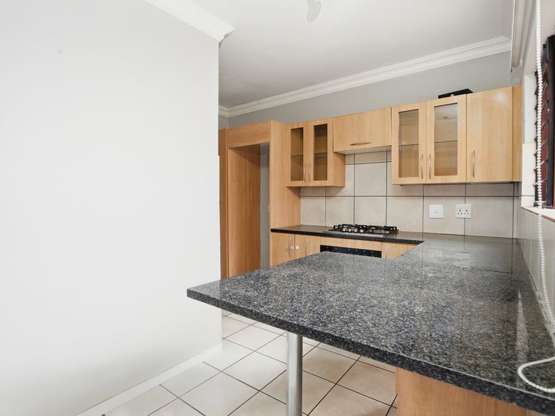 3 Bedroom Cluster In Secure Estate - Photo 6