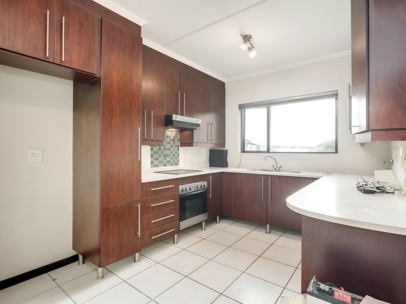 2 Bedroom 1 Bathroom Apartment for Sale - Photo 3