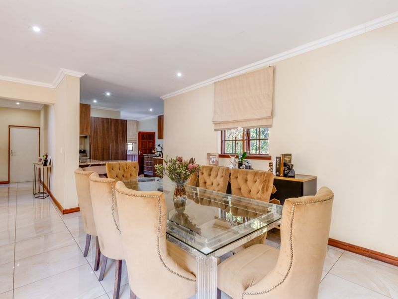 Spacious 3 bedroom townhouse with staff and pool - Photo 7