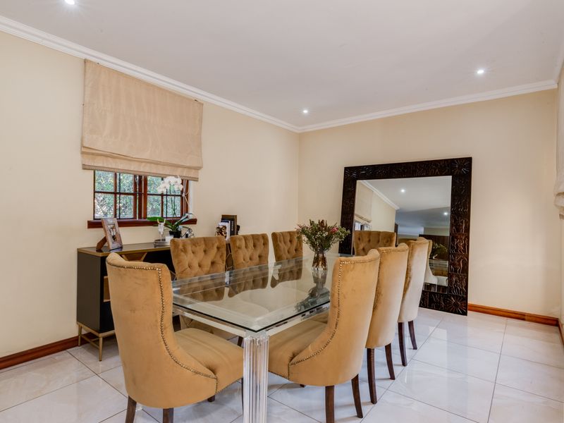 Spacious 3 bedroom townhouse with staff and pool - Photo 6