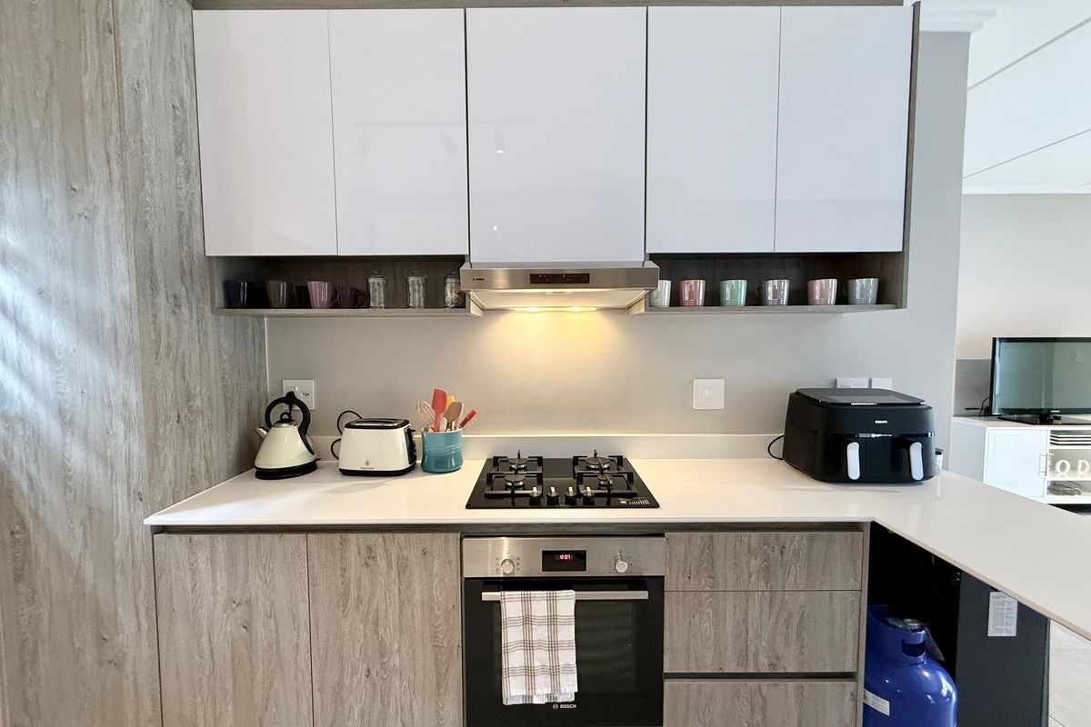 2 bedroom 2.5 bathroom stand alone Townhouse - Photo 3