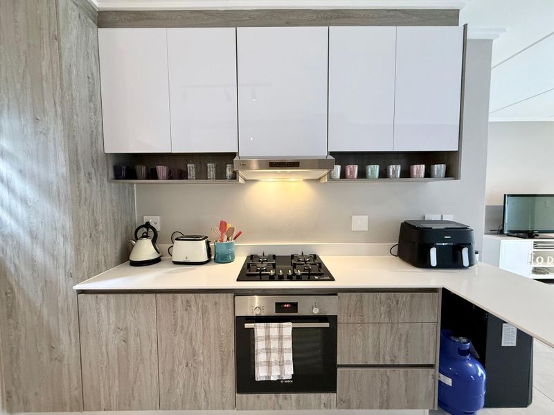 2 bedroom 2.5 bathroom stand alone Townhouse - Photo 3