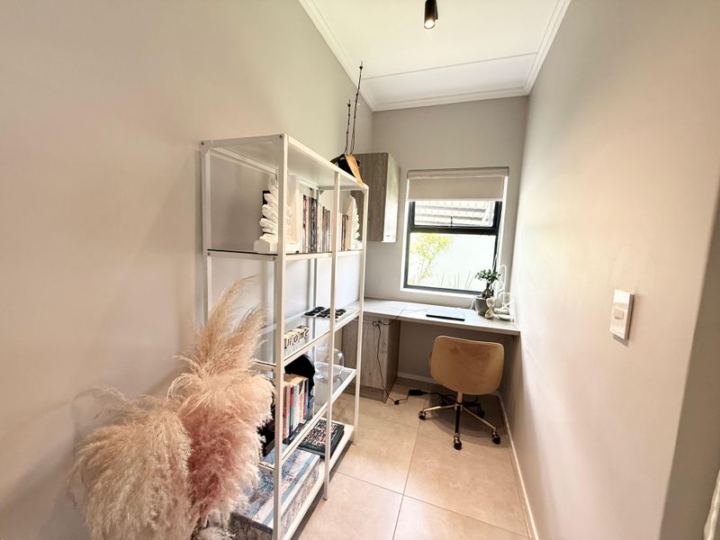 2 bedroom 2.5 bathroom stand alone Townhouse - Photo 10