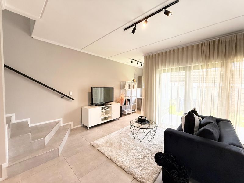 2 bedroom 2.5 bathroom stand alone Townhouse - Photo 6