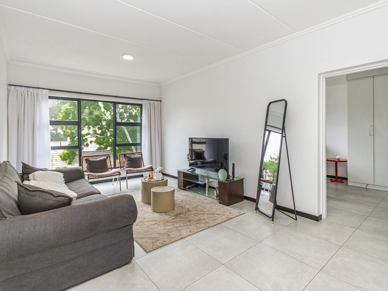 Modern Bryanston Living — Perfect for Professionals, Everyday Comfort, or Smart Investment - Photo 2