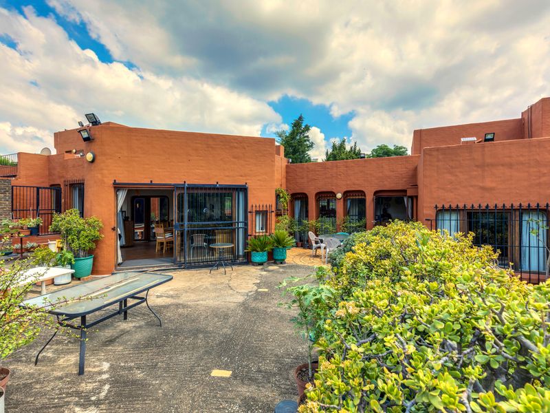 Mediterranean-Inspired Riverfront Estate in Chartwell - Photo 5