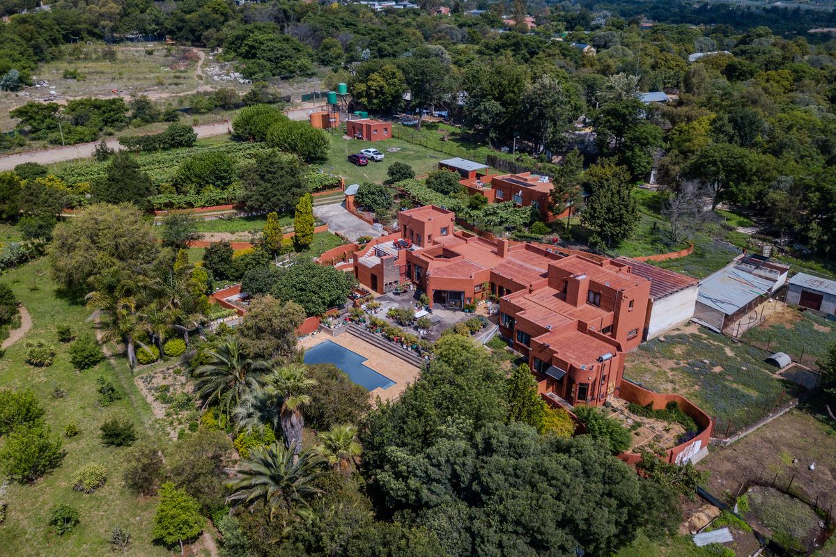 Mediterranean-Inspired Riverfront Estate in Chartwell - Photo 3