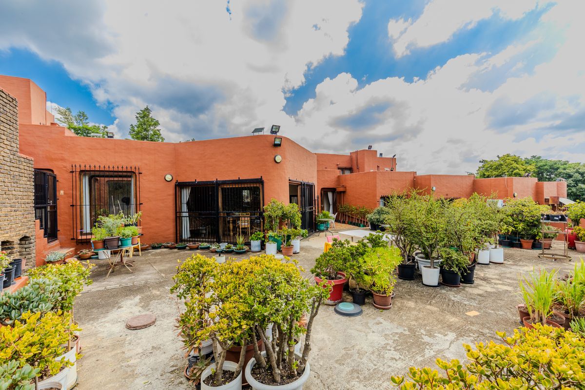 Mediterranean-Inspired Riverfront Estate in Chartwell - Photo 4