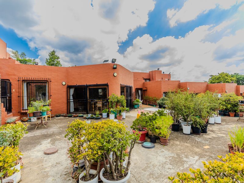 Mediterranean-Inspired Riverfront Estate in Chartwell - Photo 4