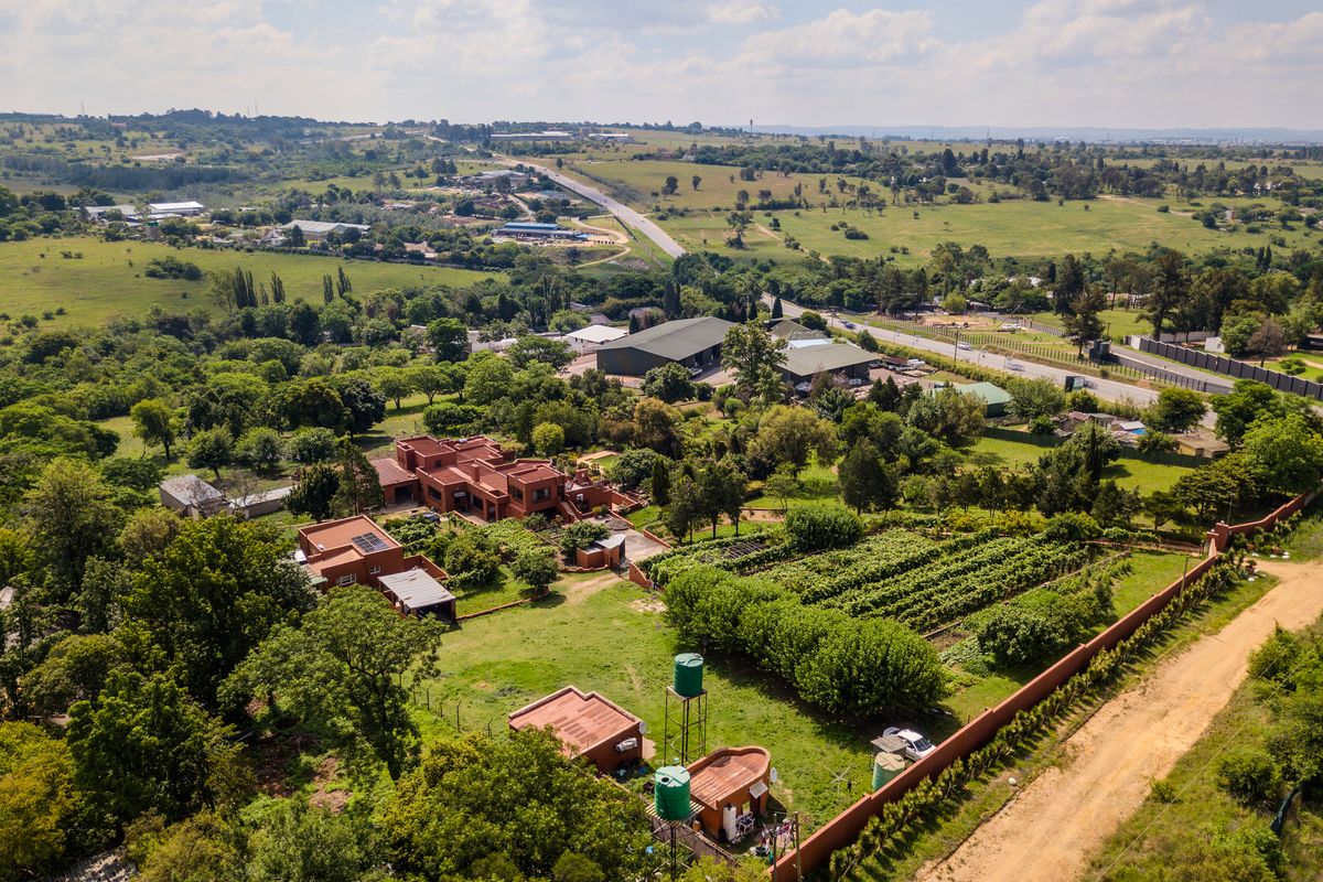 Mediterranean-Inspired Riverfront Estate in Chartwell - Photo 2