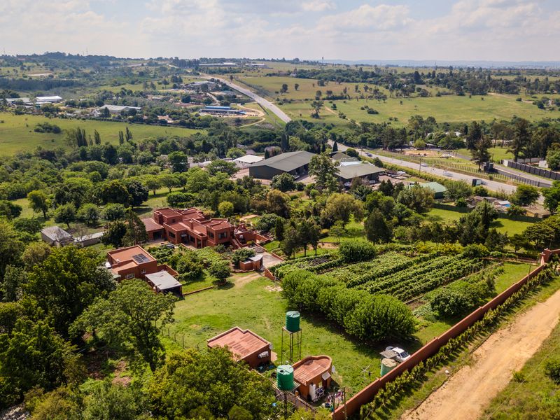 Mediterranean-Inspired Riverfront Estate in Chartwell - Photo 2