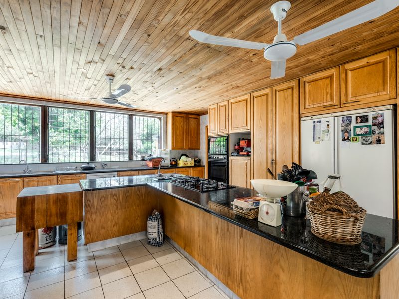 Mediterranean-Inspired Riverfront Estate in Chartwell - Photo 9