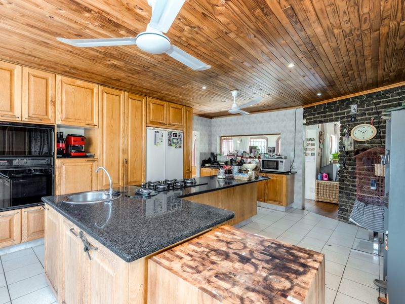 Mediterranean-Inspired Riverfront Estate in Chartwell - Photo 7