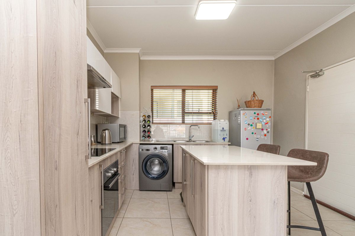 Full-Lifestyle Estate Living: 2-bed with Communal Gym, Pool & Clubhouse - Photo 3