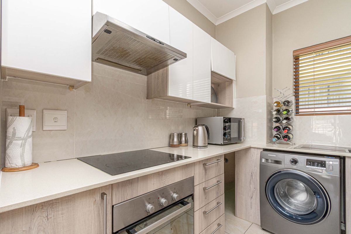 Full-Lifestyle Estate Living: 2-bed with Communal Gym, Pool & Clubhouse - Photo 4