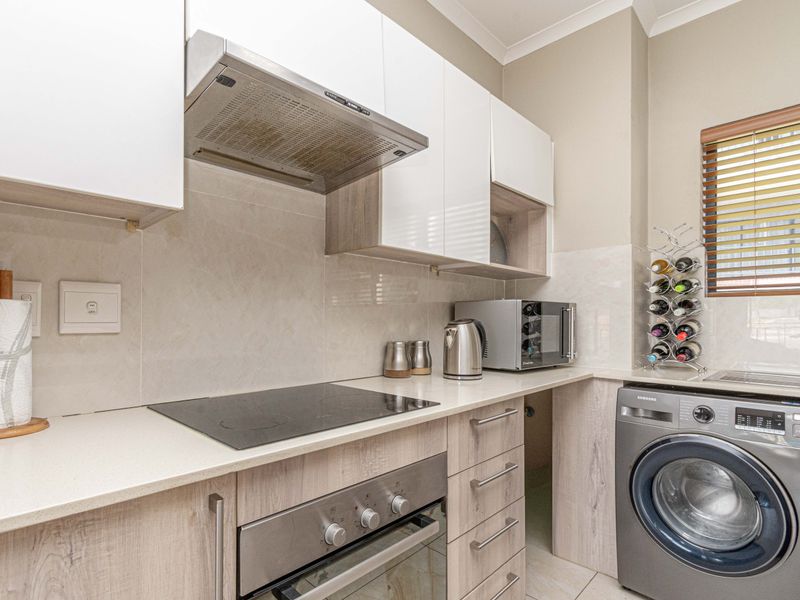 Full-Lifestyle Estate Living: 2-bed with Communal Gym, Pool & Clubhouse - Photo 4