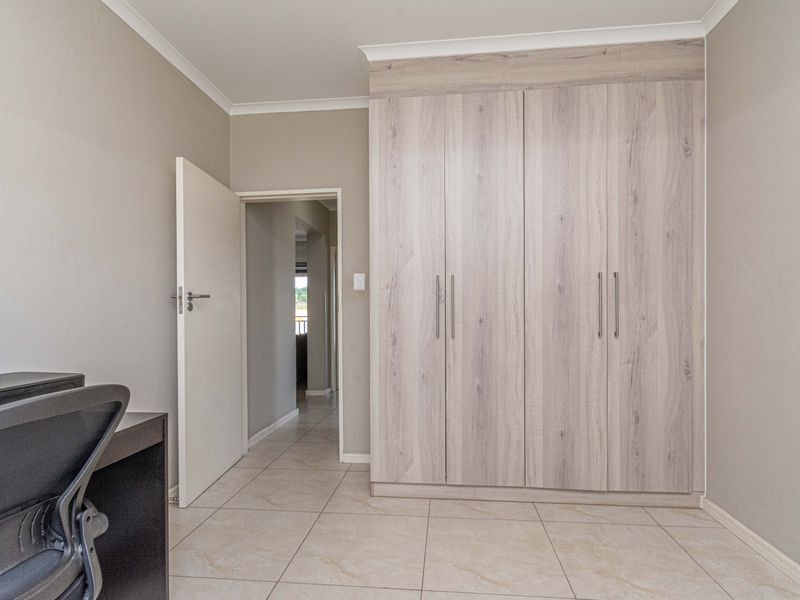 Full-Lifestyle Estate Living: 2-bed with Communal Gym, Pool & Clubhouse - Photo 9