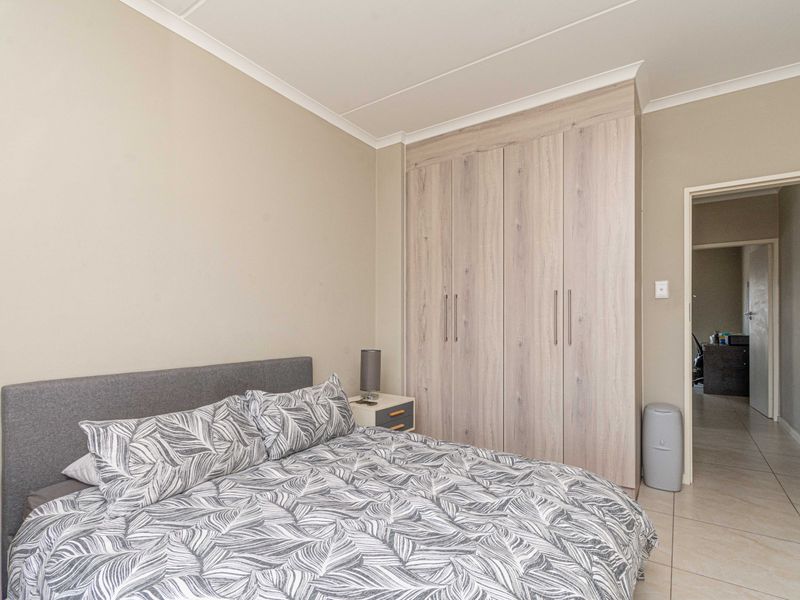 Full-Lifestyle Estate Living: 2-bed with Communal Gym, Pool & Clubhouse - Photo 8