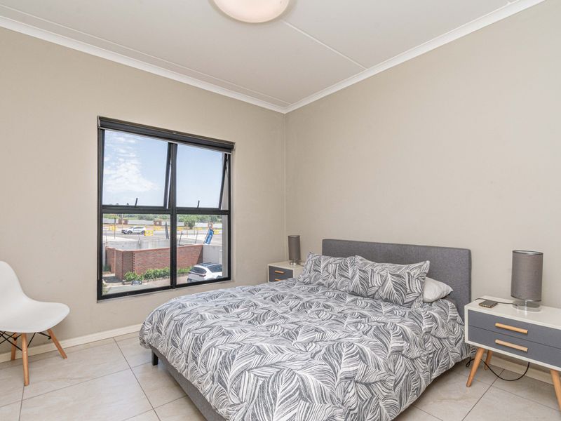 Full-Lifestyle Estate Living: 2-bed with Communal Gym, Pool & Clubhouse - Photo 7