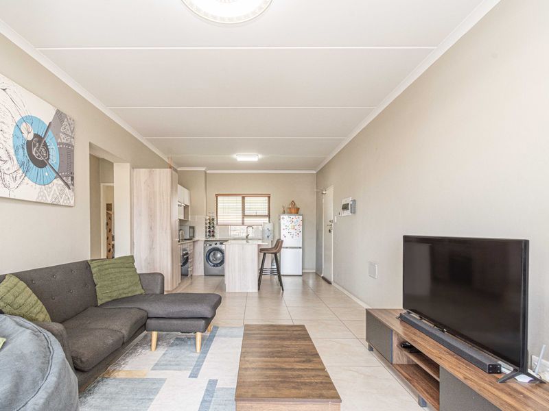 Full-Lifestyle Estate Living: 2-bed with Communal Gym, Pool & Clubhouse - Photo 6