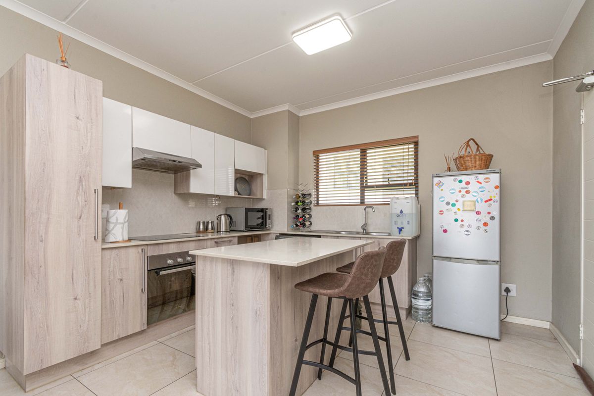 Full-Lifestyle Estate Living: 2-bed with Communal Gym, Pool & Clubhouse - Photo 5