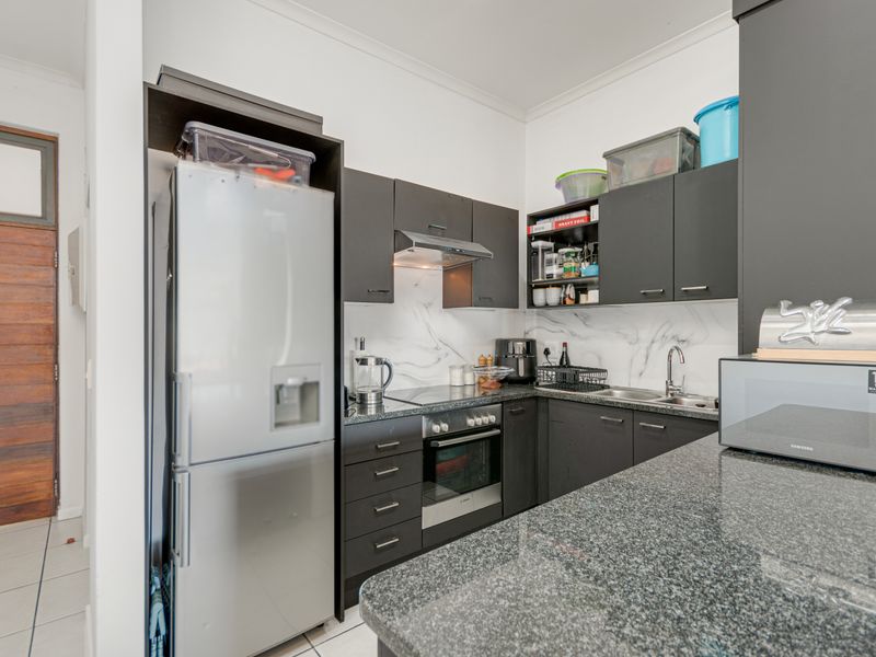 Welcome to your dream home in this highly sought after and family-friendly Estate! - Photo 2
