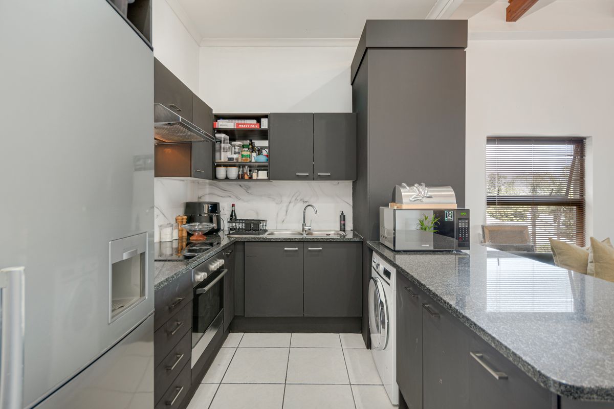 Welcome to your dream home in this highly sought after and family-friendly Estate! - Photo 4