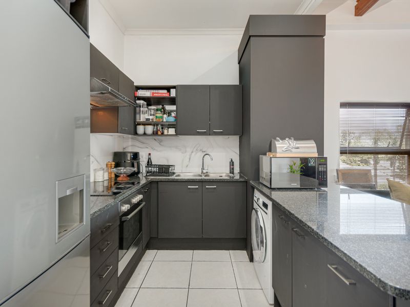 Welcome to your dream home in this highly sought after and family-friendly Estate! - Photo 4