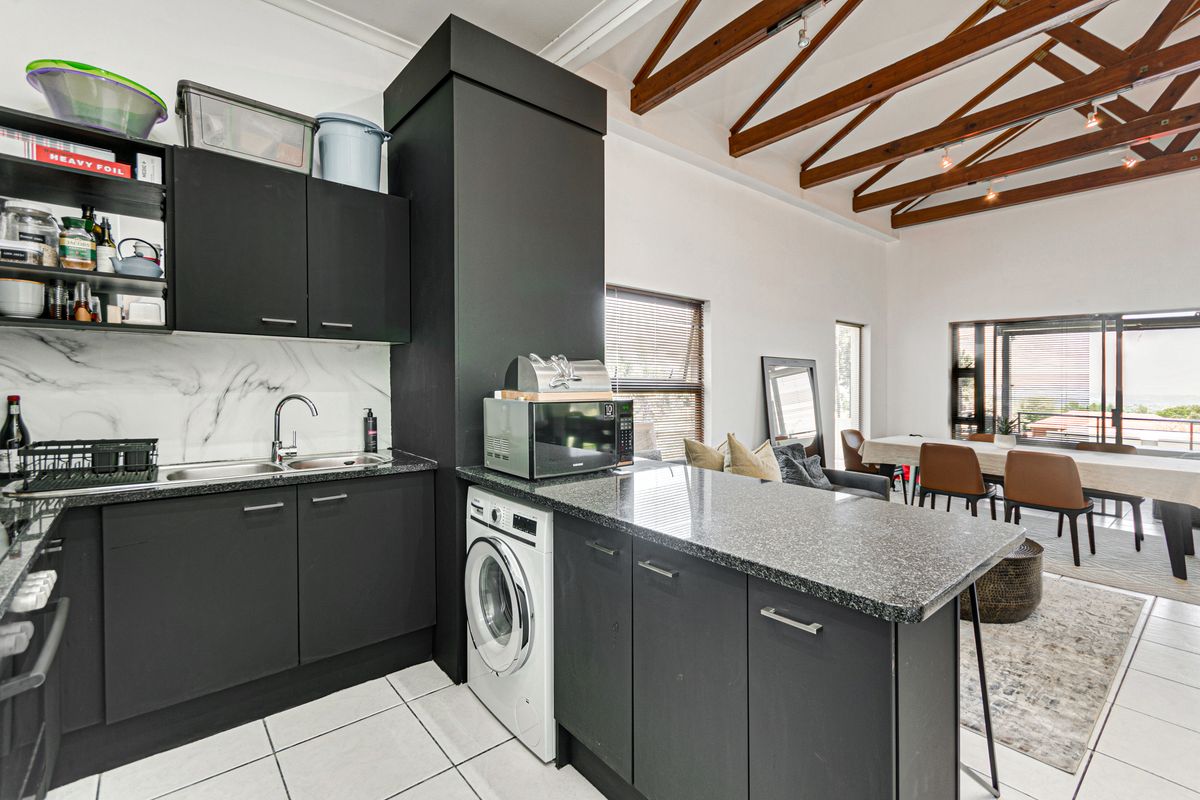 Welcome to your dream home in this highly sought after and family-friendly Estate! - Photo 3