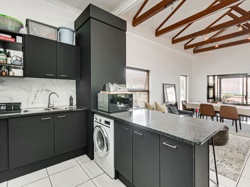 Welcome to your dream home in this highly sought after and family-friendly Estate! - Photo 3