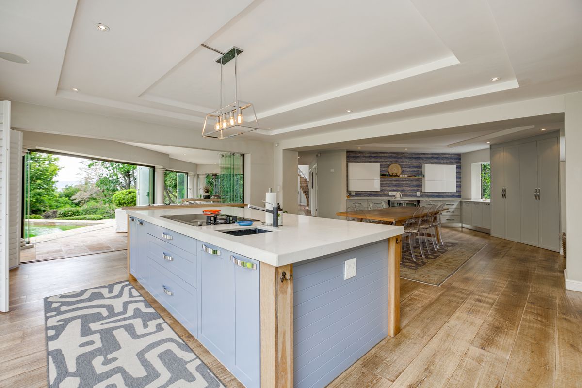 Elevated Elegance With Breathtaking Skyline Views - Photo 4