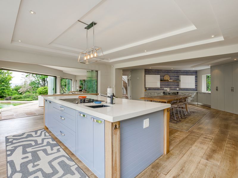 Elevated Elegance With Breathtaking Skyline Views - Photo 4