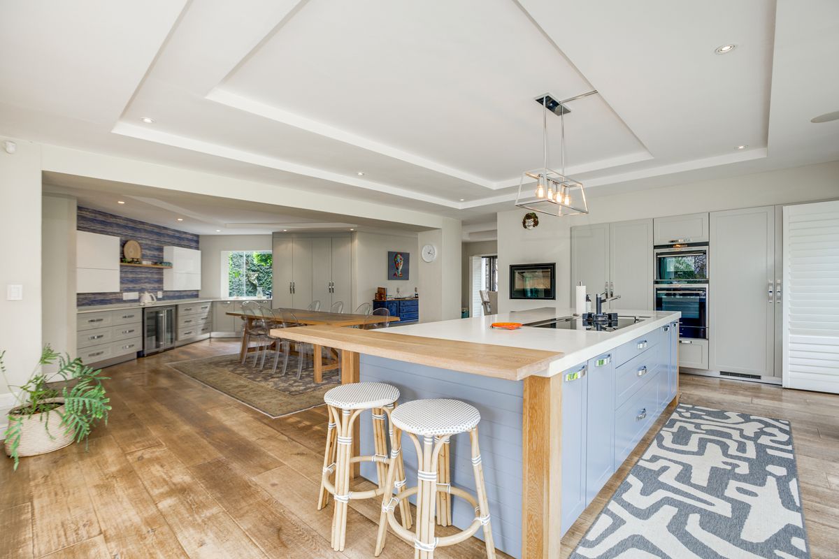 Elevated Elegance With Breathtaking Skyline Views - Photo 5