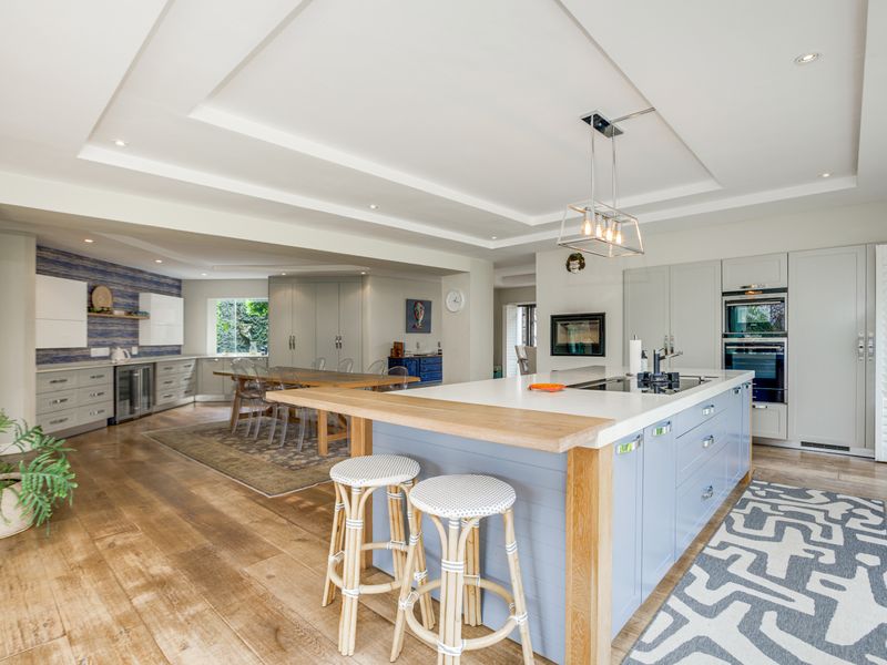 Elevated Elegance With Breathtaking Skyline Views - Photo 5