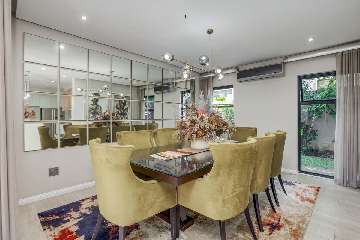 5 bedroom, 4.5 bathrooms modern home - Photo 4