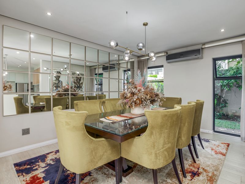 5 bedroom, 4.5 bathrooms modern home - Photo 4